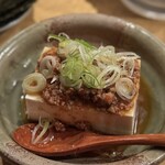 かつ巳 - ピリ辛豆腐。