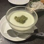 牛たん炭焼 利久 - 口なおしはずんだ豆腐、ワサビのトッピングがポイントです。