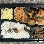 居酒屋 あかり - 料理写真:１つ1つが全て手作りの日替わり弁当600円