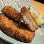 Fra - イスズミのメンチカツ(長崎 対馬)　藻場を荒らす害魚、いすずみを活用し、漁業者と藻場を守るために開発されたメンチ。対馬の学校給食で使用されたり 環境の想いが込められてます。(黒板メニューより)