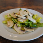 青 AO - 生マッシュルームサラダ