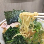 王道家直伝 との丸家 - ラーメンのアップ
