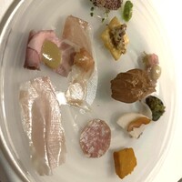 ランテルナマッサ - 前菜。どれ一つとっても美味しい。揚げたニョッキ、フルーツほおずき、が特に好き。ほおずきの味を形容するのは難しいけど、私の答えは「（さくらんぼ+フルーツトマト）÷2×（ワイルド）」あってるかな