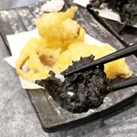 Juttoku Ya Chikushiguchi ten - 後料理としてイカ墨天ぷら&天ぷら2