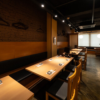 ご宴会はじめ幅広いシーンに使える落ち着いた雰囲気の空間