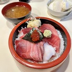 おやじ - 中トロ鉄火丼 頭でっかち（具の大盛り）