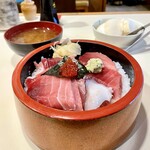 おやじ - 中トロ鉄火丼 頭でっかち（具の大盛り）