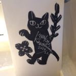 森の机 - 鹿児島睦さんの絵。招き猫。拝んだらいいことあるかもよ。