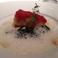 メゾン ポール・ボキューズ - スズキのロースト　アーモンド風味のほうれん草添え
                トマトのフォンデュと根セロリのムースリーヌ