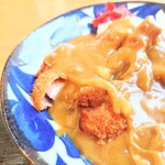 やぶ善 - 揚げたて熱々サックサクの"カツ"。危険な熱さです。