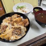まんぷく食堂 - 『からあげ丼定食（赤だし＋ミニサラダ）』