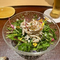 鳥匠 いし井 - 高坂鶏と「梶谷農園（広島）」野菜のサラダ　☆野菜の新鮮さがダイレクトに伝わる美味しさ