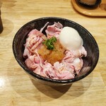 開運橋通 ふじ原 - 限定めしの温玉ローストポークめし