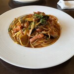  トラットリア ヴィーノ・ヴィーノ - ナスとベーコンのトマトソースパスタ（1100円）