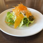  トラットリア ヴィーノ・ヴィーノ - セットのサラダ。豆、コリンキーも