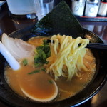 らーめん la.la.la. - 2014年11月5日(水)　とりパイタン(醤油)750円　麺リフト