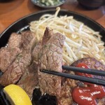 大衆酒場 みやにしテツオ - カットステーキ