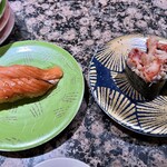 根室花まる - 炙りとろサーモン、花咲がに軍艦