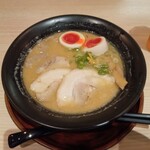 煮干そば・鶏そば藍×福井らーめん五目亭 - 煮干豚骨ラーメン特製トッピング
