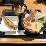 海鮮丼 佐政 - ・深海丼 2,838円/税込
・渡り蟹の味噌汁 +100円/税込