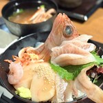 海鮮丼 佐政 - ・深海丼 2,838円/税込
・渡り蟹の味噌汁 +100円/税込
