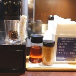 Craft Ramen BiT - 卓上の調味料