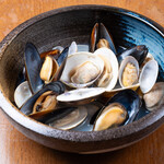カキと肴 ちゅるり - 貝の溺れ蒸し