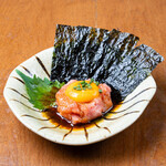 カキと肴 ちゅるり - 海苔で巻いて食べるネギトロユッケ