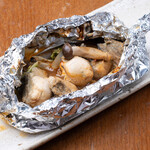 カキと肴 ちゅるり - 牡蠣と白菜のちゃんちゃんホイル焼き