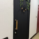 フィクションスパイス - ドアはこんな感じ　勇気を出して開けてね