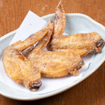 カキと肴 ちゅるり - 手羽先の唐揚げ