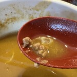 長男、もんたいちお - スープ割りの底のヤツ。コクや出汁は弱め。普通のつけ麺の方がもんたさんの良いところが出ている。ってか、もはや普通のつけ麺にＳ＆Ｂの赤缶入れるのがこちらでのベストだと思った。