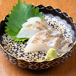 カキと肴 ちゅるり - 真鯛の昆布〆焼霜造り