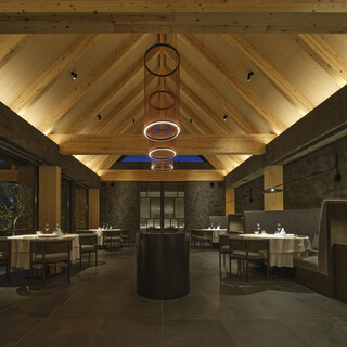 モダンシックな雰囲気が非日常へ誘う、軽井沢の風土を感じる空間