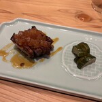 魔都 MATO - チャーシュー焦がし林檎ソース添え（香港）