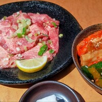 ホルモン焼肉 富や 栄店 - 