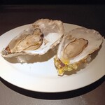 薪焼きイタリアン FIREPIT - 真牡蠣の薪火焼き　１ピース　440円