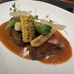 ラトリエ ドゥ ジョエル・ロブション - じっくり火を入れた牛ホホ肉のブレゼ 季節野菜と共に ソースムータルドで 
