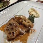 ラトリエ ドゥ ジョエル・ロブション - ロティサリーで香ばしく焼き上げた岩手県産ほろほろ鳥 ポテトピュレを添えて