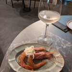 ビストロ酒場MooneyTony - カンジャンセウ(2尾600円)、ナチュールワイン白(800円)
