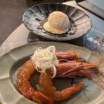 ビストロ酒場MooneyTony - 手前カンジャンセウ、奥トリュフ香るウフマヨ(300円)