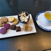 DINING & BAR TABLE 9 TOKYO - 