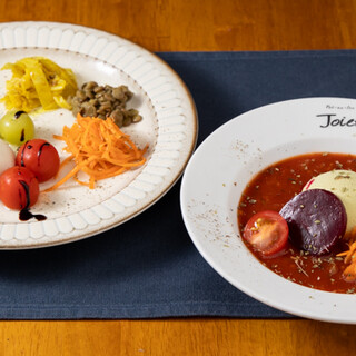 ポトフと一緒に楽しめるディナーメニューの多彩なオードブル