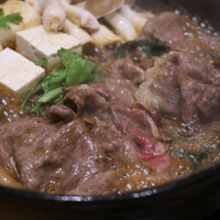 すき焼きと牛まぶし ももしき - 【大和牛上すき焼き(肉3枚180g)＠税込6,280円】大和牛A4肩ロース、白きくらげ、大鉄砲豆腐、十津川ぶなしめじ、有機生芋、糸こんにゃく、手焼き麩、旬の野菜、青ねぎ、春菊、赤玉 │ あっさり漬け、みそ汁、炊きたてごはん付