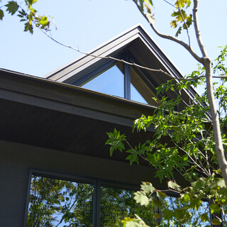 全席から「庭」が見える、自然と調和する森の中のグランメゾン