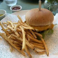 MAISON MARUNOUCHI - "MARUNOUCHI" WAGYU CHEESEBURGER Plate