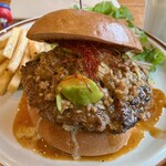 BURGERLION MEAT CRUSADERS - 麻婆アボカドバーガー　1,870円(税込)   ※なかなかのボリュームでした