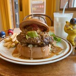 BURGERLION MEAT CRUSADERS - 麻婆アボカドバーガー　1,870円(税込)   ※横からも