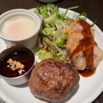 Bistro O - 100gのハンバーグとチキン巻き