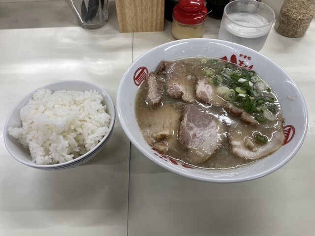 太宰府 八ちゃんラーメン （だざいふ はっちゃんらーめん） - 都府楼前